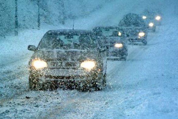Небезпечна заметіль: черкаські автодорожники закликають бути обережними