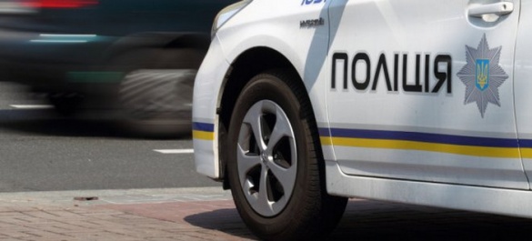 На Черкащині поліцейський ледь не збив людину на дорозі (ВІДЕО)
