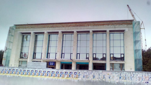 У черкаському театрі встановили нові вікна (ФОТО)