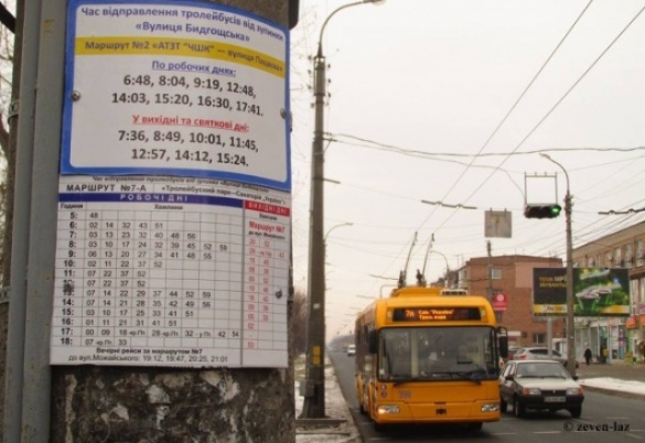 Стало відомо, коли в Черкасах з’являться таблички з розкладом руху автобусів