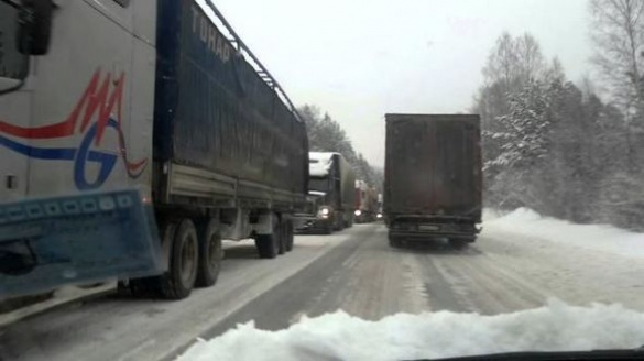 Рух вантажівок на дорогах Черкащини відновили