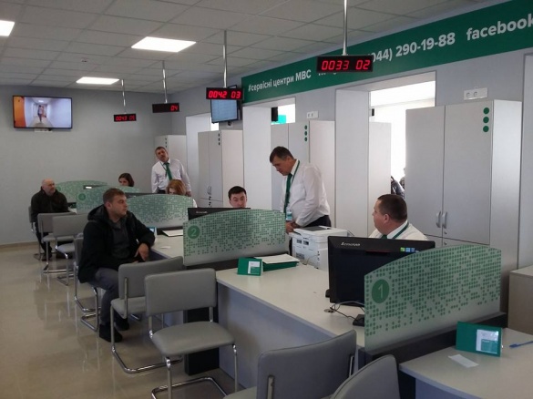 У Черкасах відкрили  сервісний центр МВС, де можна буде отримати міжнародне посвідчення водія