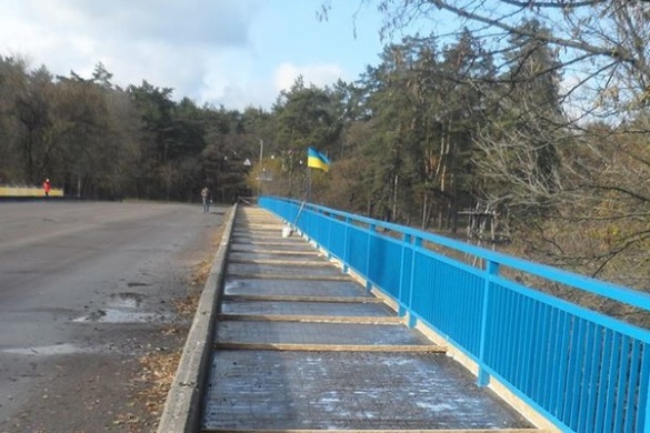 У Черкасах вандали познущалися із прапора України (ФОТО)