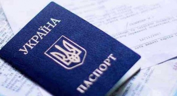 У відділенні міграційної служби Черкас не віддавали паспорти