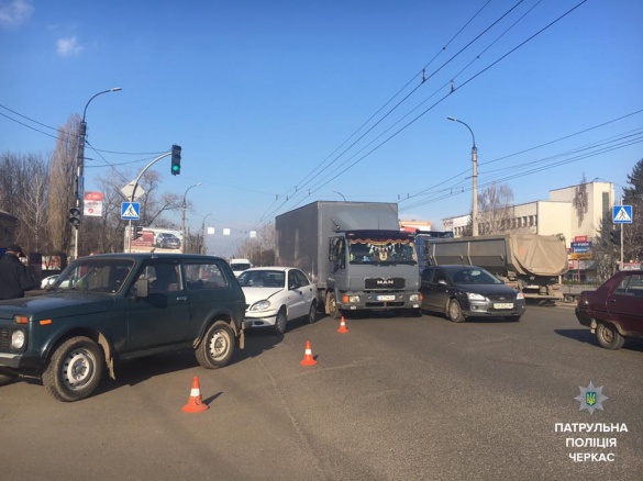 На вулиці Смілянській у Черкасах зіткнулися дві автівки