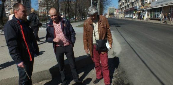 Активісти виявили дефект у виконаних роботах на дорозі по бульвару Шевченка