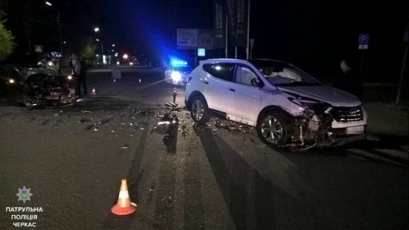 Розбиті машини та постраждалі: у Черкасах сталася жахлива ДТП (ФОТО)