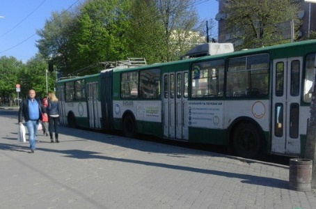 У Черкасах сталася неприємна пригода у тролейбусі