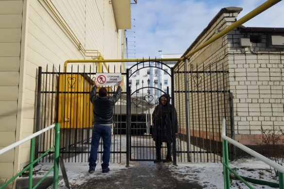 Порядок чи самоуправство: у черкаському ОСББ загородилися парканом та встановлюють пропускну систему