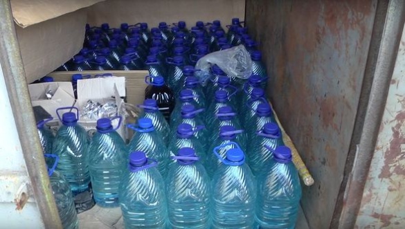У Черкасах на одному із місцевих ринків виявили контейнер із фальсифікованим алкоголем