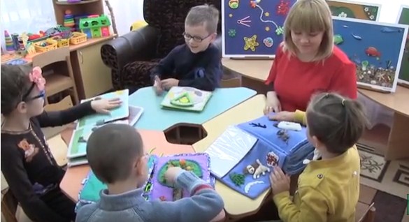 У Черкасах для дітей із вадами зору створили першу в Україні бібліотеку тактильних книжок (ВІДЕО)