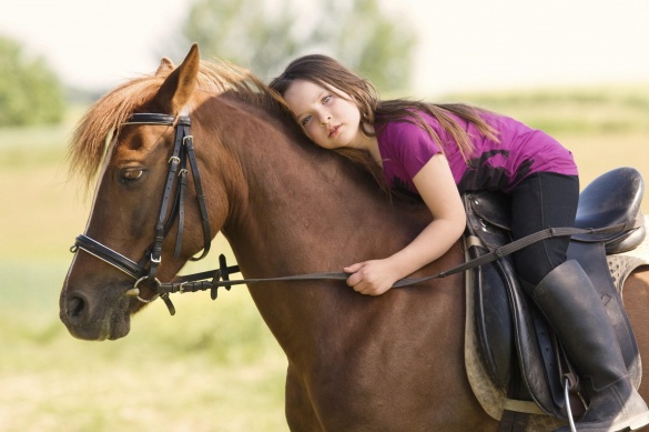 За допомогою коней у Черкасах лікують дітей (ВІДЕО)