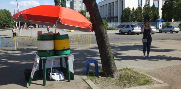 У середмісті Черкас торгують квасом без санітарної книжки (ВІДЕО)