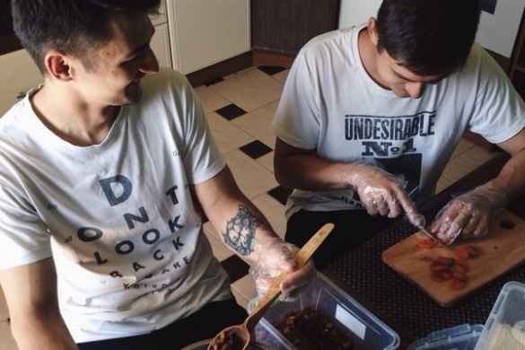 Двоє черкаських братів власними руками готують корисні солодощі