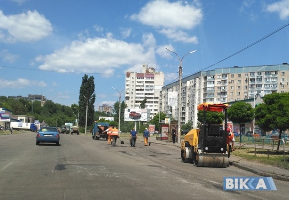 Черкаські дорожники ремонтують найбільш проблемні ділянки доріг
