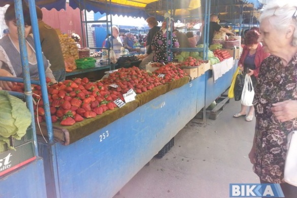 Через травневі заморозки і спеку фрукти і ягоди на Черкащині зрівняються в ціні з м'ясом