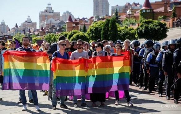 Черкаські поліцейські захищали учасників маршу ЛГБТ у Києві