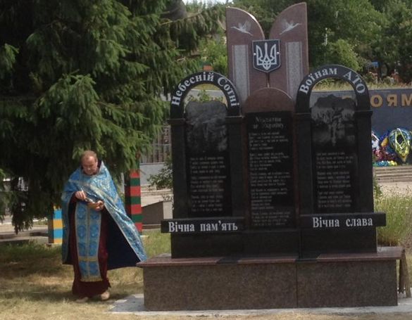 У Черкаській області з'явився пам'ятник загиблим героям Небесної сотні та воїнам АТО (ФОТО)