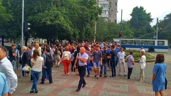 У Черкасах мітингувальники блокували рух по бульвару Шевченка (ФОТО)