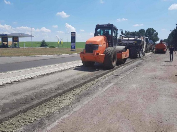 На Черкащині триває ремонт автодороги Київ-Знам’янка