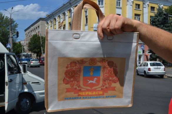 Черкаський журналіст розробив еко-сумки з місцевими краєвидами (ФОТО)