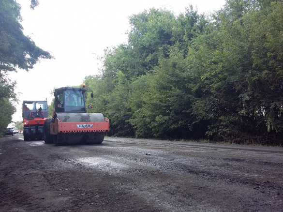 На дорозі між Смілою та Кам'янкою триває довгоочікуваний ремонт