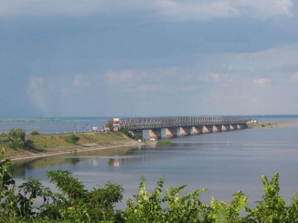 В ОДА запевняють, що міст через Дніпро ремонтують вже більше працівників підрядника