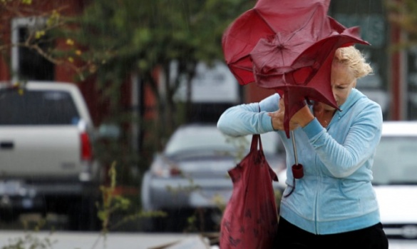 Жителів Черкас та області попереджають про шквальний вітер, дощ та град