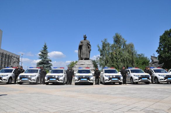 Черкаські поліцейські отримали елітні позашляховики (ФОТО)