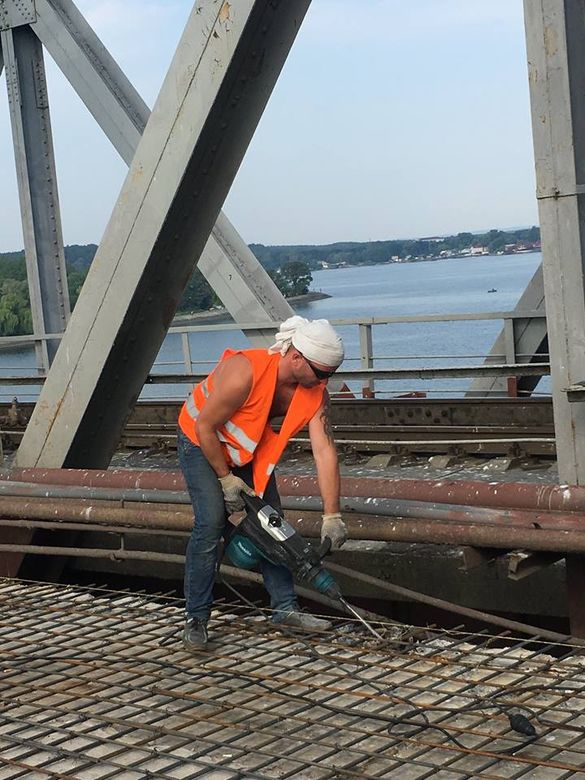 Черкаський поліцейський заявив, що ремонтників мосту недооцінюють