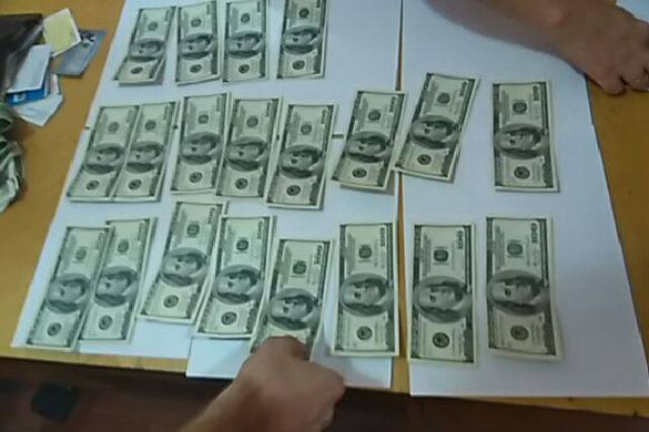 На Черкащині поліцейському пропонували 2 тисячі доларів хабара (ФОТО, ВІДЕО)