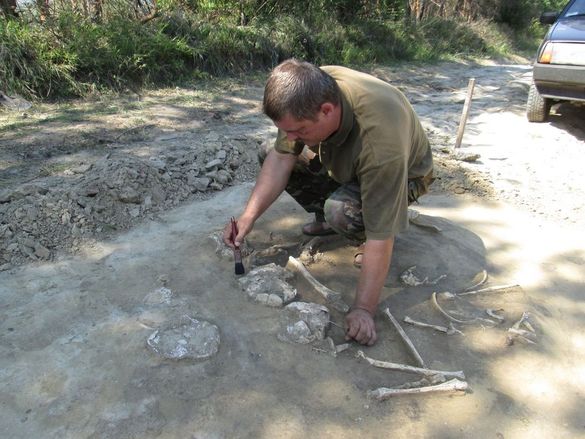 На Черкащині після сильної зливи виявили стародавнє поховання