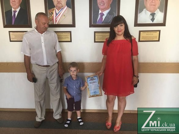Батькам черкаського бійця АТО подякували за сина (ФОТО)