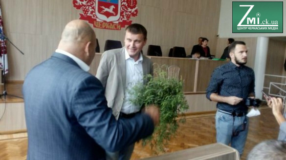 Через те, що зрадили патріотів і волонтерів, черкаський депутат покинув партію (документ)