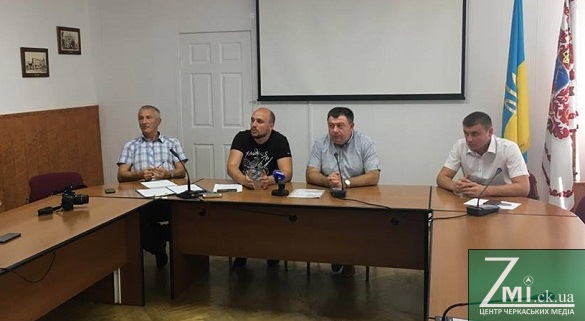Як депутати Черкаської міськради відреагували на ініціативу мера про розпуск