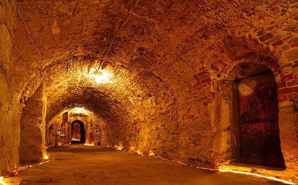 В Умані туристів водять таємними підземеллями Василіанського монастиря