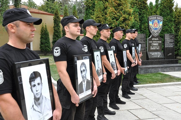 У Черкасах вшанували пам'ять загиблих працівників органів внутрішніх справ (ВІДЕО)