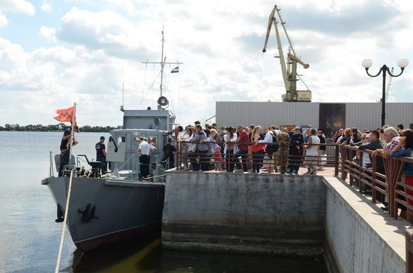 До Дня Незалежності в Черкасах вийшов у плавання корабель, названий на честь загиблого АТОвця (ФОТО)