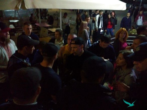 Святковий концерт у центрі Черкас закінчився розбірками з поліцією (ФОТО)