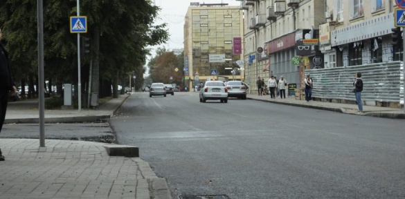 Як злітна смуга: частину бульвару Шевченка встелили новим асфальтом