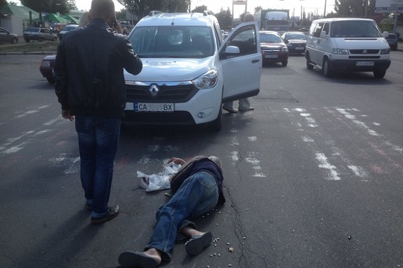 ДТП у Черкасах: водій легковика на пішохідному переході збив чоловіка (ВІДЕО)