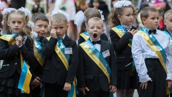 У Черкасах просять заборонити депутатам та посадовцям виступати на шкільних лінійках