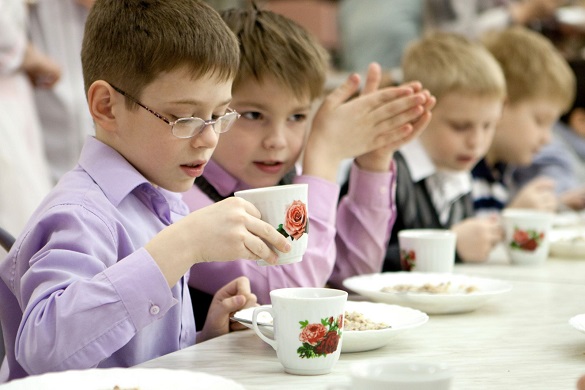 Скільки коштує один обід у черкаській школі міському бюджету?