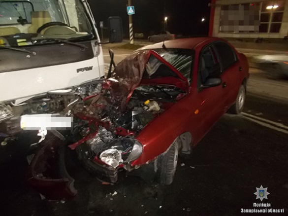 Вантажівка зім'яла легковик: черкащанин потрапив у ДТП на Запоріжжі (ФОТО)