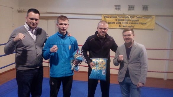 Черкаський боксер та його тренер за свій міжнародний успіх отримали винагороду (ФОТО)