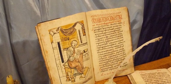 У Черкасах презентували унікальну копію легендарного Пересопницького Євангелія