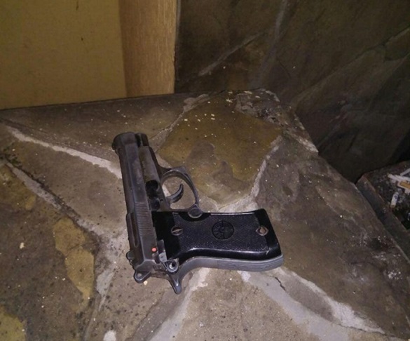 У Черкасах псевдополіцейський погрожував відвідувачам бару пістолетом