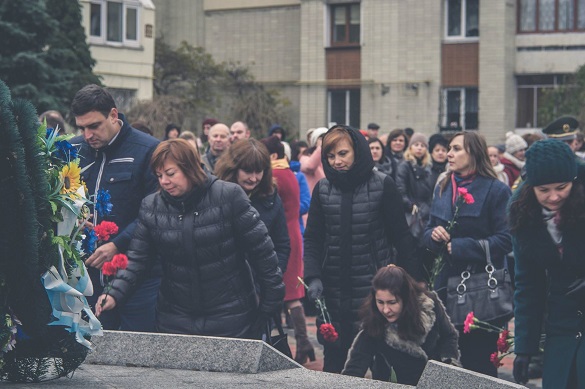Черкащани вшанували загиблих активістів Майдану та бійців АТО (ФОТО)