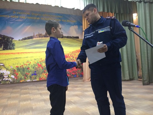 На Черкащині нагородили юного героя за порятунок трирічної дитини