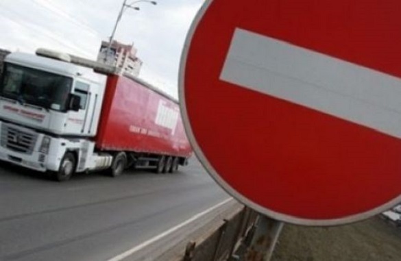 У Черкаській області на деяких дорогах тимчасово обмежують рух вантажного транспорту